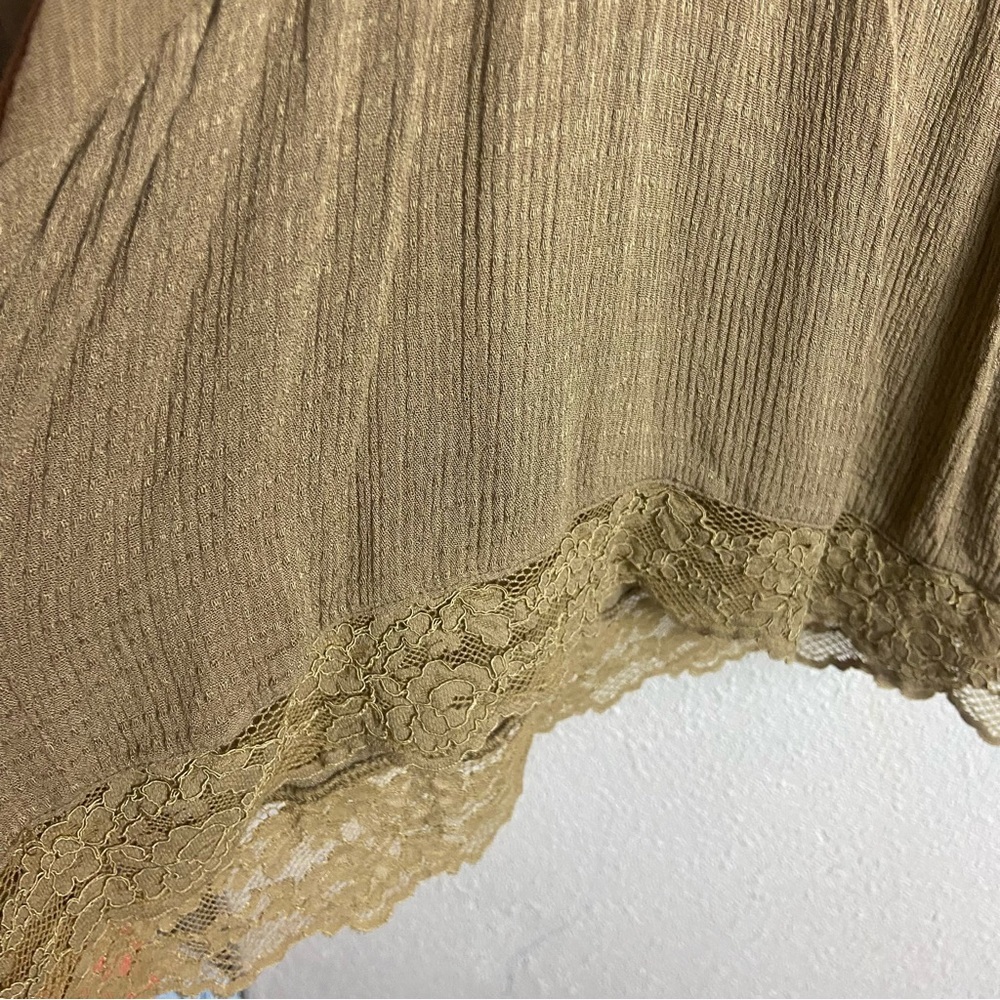 Gimmicks By BKE Size Large Oversized Peplum Shirt Olive Green Gauze Boho Lace - Picture 10 of 10